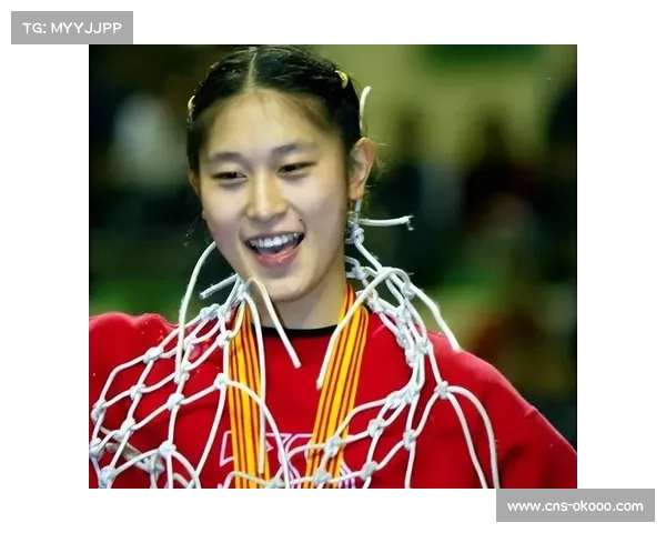 隋菲菲现身女篮训练场 激励年轻球员不断超越自我勇攀高峰 隋菲菲现身女篮训练场 激励年轻球员不断超越自我勇攀高峰